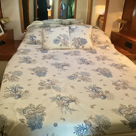 Bed & Breakfast Malbicas Boat *